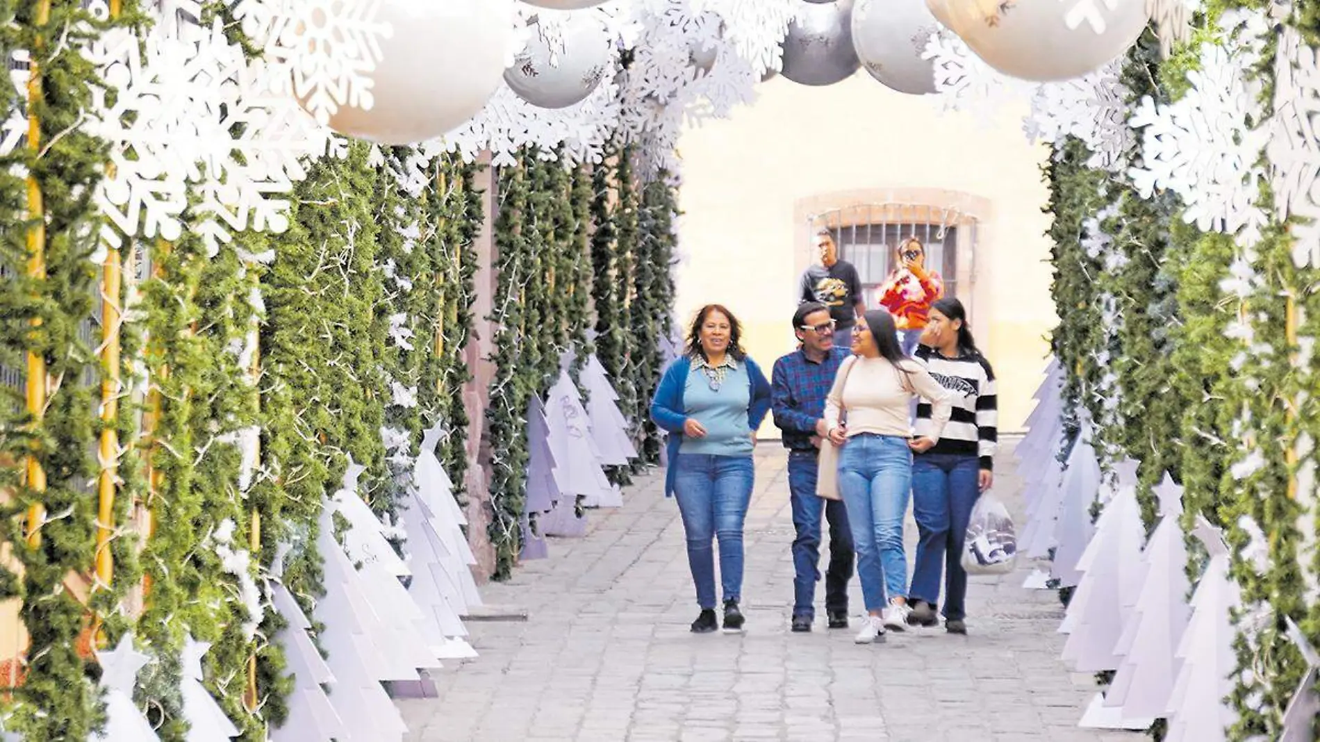 Personas con ropa abrigadora